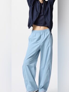 Uniqlo Geared Pant Light Blue Elastic Waist Wide-Leg Pants